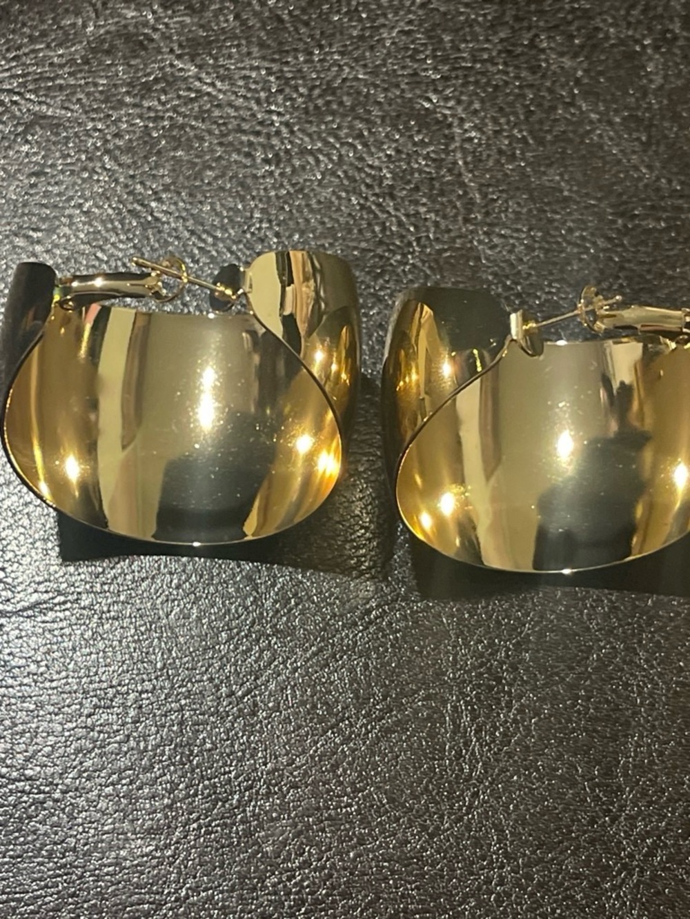 Elegant Gold Curved Hoop Earrings - Women's Fashion Jewelry